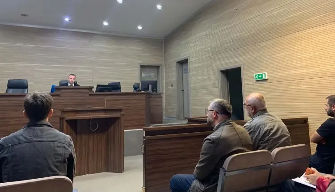 Foto: Dështon nisja e gjykimit ndaj pesë të akuzuarve për vrasjen e pesë civilëve