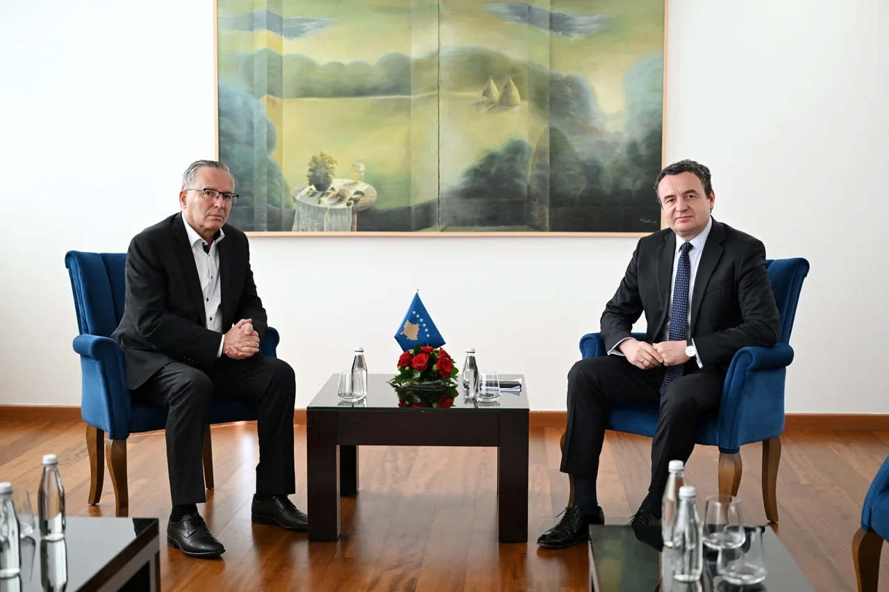 Foto: Kurti pret Hamzën pas aktgjykimit në Hagë: diskutojnë hapat e ardhshëm