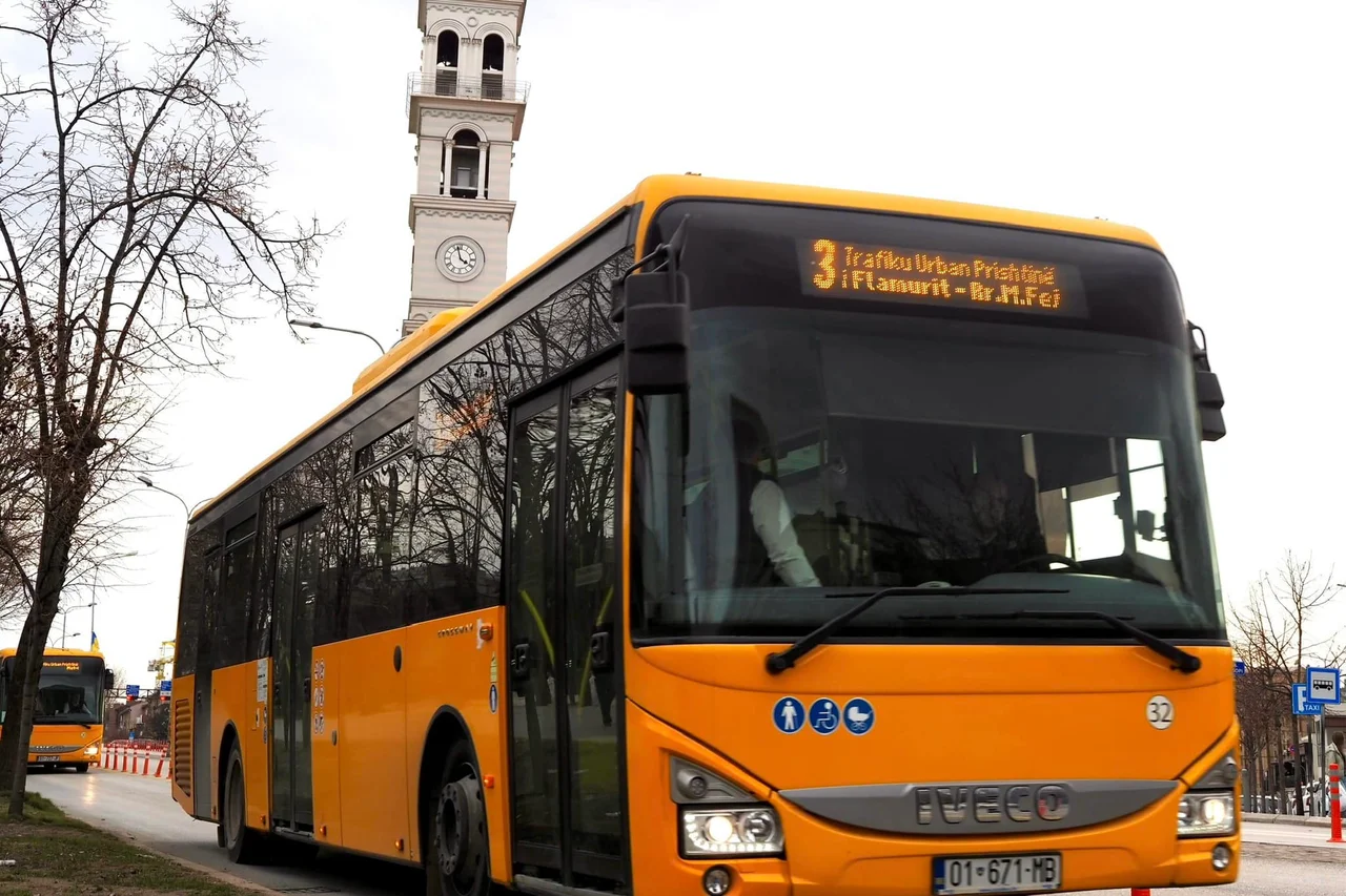 Protesta në Prishtinë sjell vonesa në transportin publik