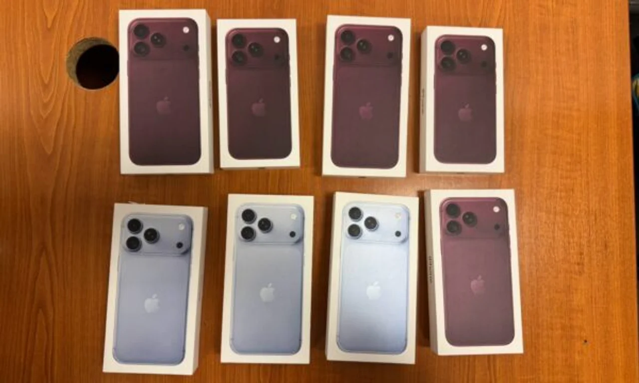 Tetë iPhone 18 të padeklaruar ndalohen në Aeroportin e Prishtinës