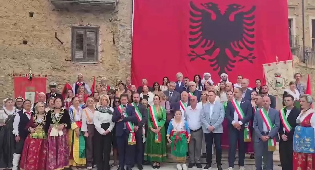 Arbëreshët dhe shqiptarët bashkohen në Kalabri me një mesazh për Kosovën