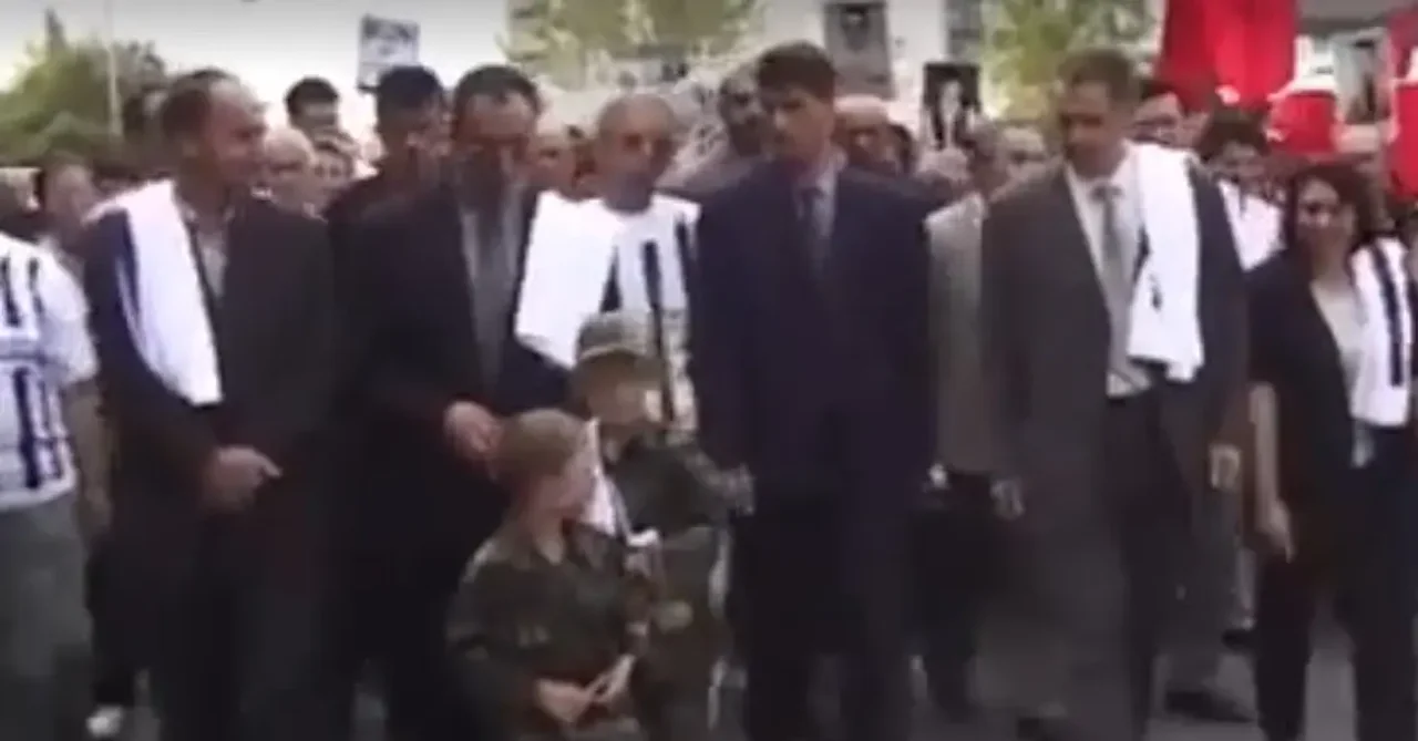 Pamje të papublikuara: Çlirimi marshonte me Thaçin që fëmijë