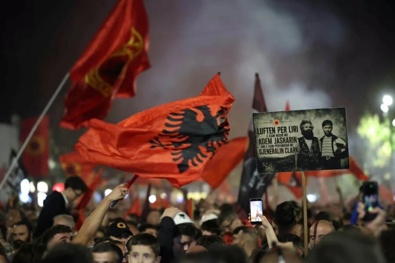 Protesta e pestë sonte në Prishtinë, tubime edhe në diasporë
