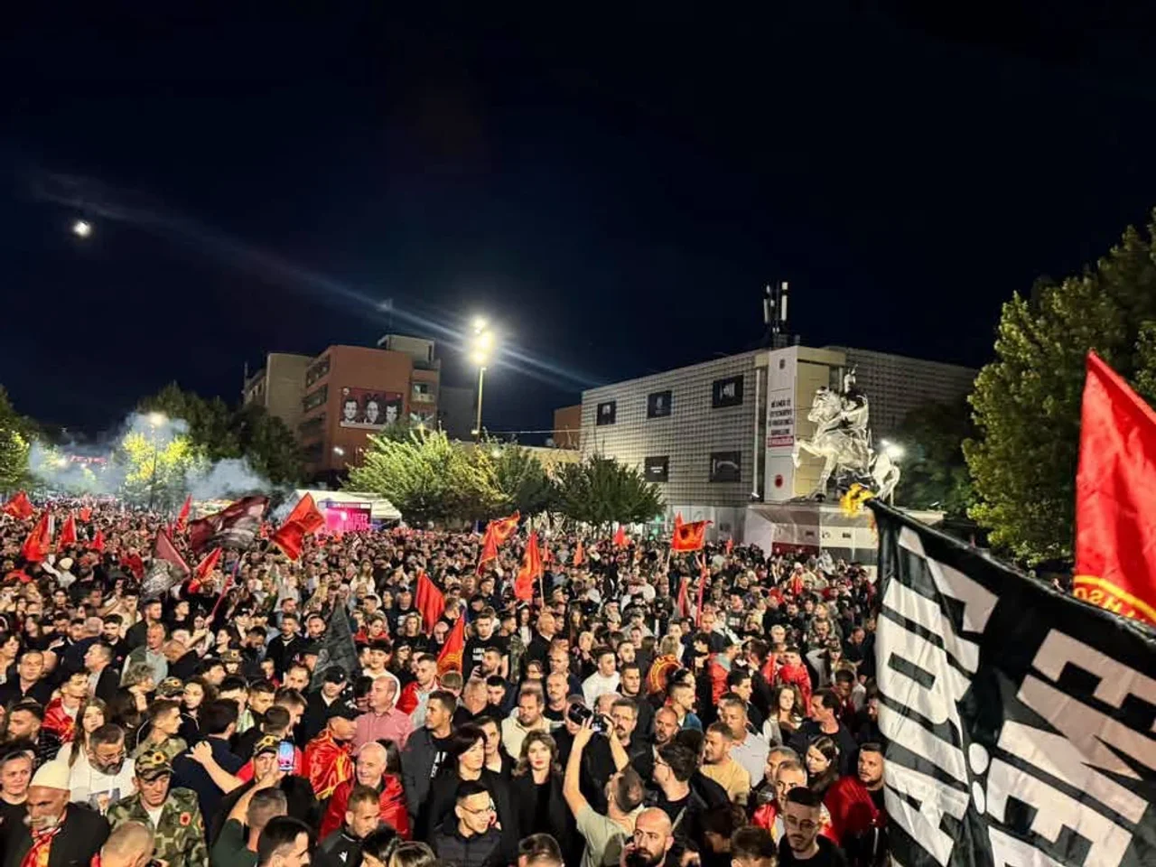Ledri Vula dhe Bekim Shyti sonte në protestën “Jo në emrin tim”