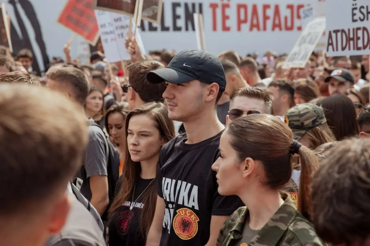 Lir Veseli merr pjesë në protestën e studentëve në Prishtinë