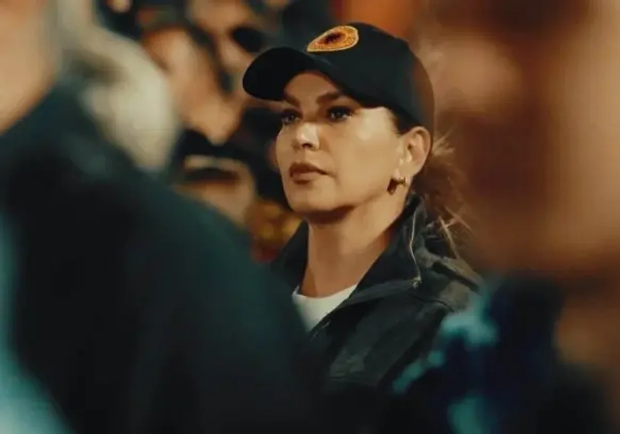 Leonora Jakupi emocionon protestuesit në Prishtinë me mesazhin për UÇK-në