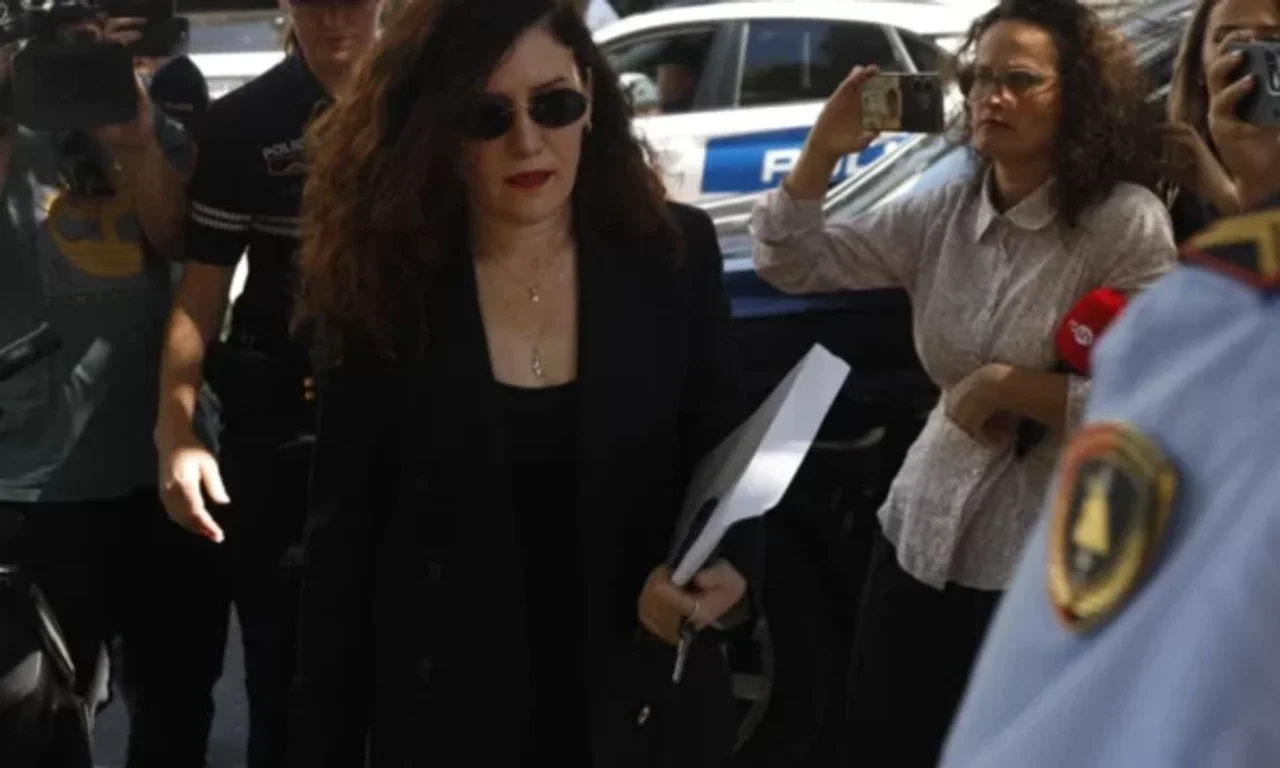 Foto: GJKKO vazhdon arrestin në shtëpi ndaj Vlora Hysenit