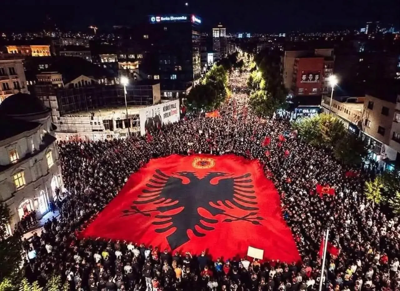 Foto: Studentët mbështesin protestën e 1 tetorit në Prishtinë