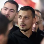 Foto: Endrit Thaçi pas bisedës me babain: Të gjithë janë të fortë