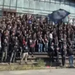 Foto: Tifogrupet mblidhen në Prishtinë në mbështetje të ish-krerëve të UÇK-së