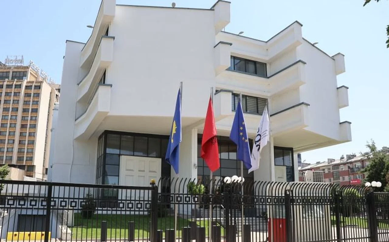 Foto: BQK paralajmëron për SMS-të mashtruese që premtojnë fitime