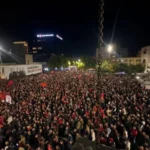Foto: Nata e 13-të në Prishtinë: sheshi mbushet në mbështetje të ish-krerëve të UÇK-së