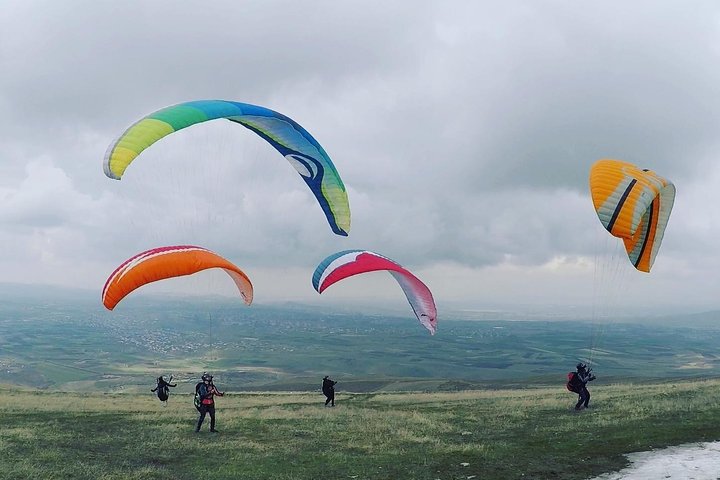 Tre pilotë nga i njëjti klub kosovar në Top 10-shen botërore
