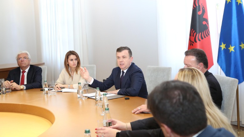 Balla: 16 shtatori duhet t’i japë fund “farsës” në Hagë