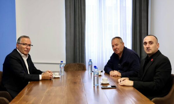 Foto: Hamza pas takimit me OVL-UÇK-në: Më 1 tetor jemi bashkë