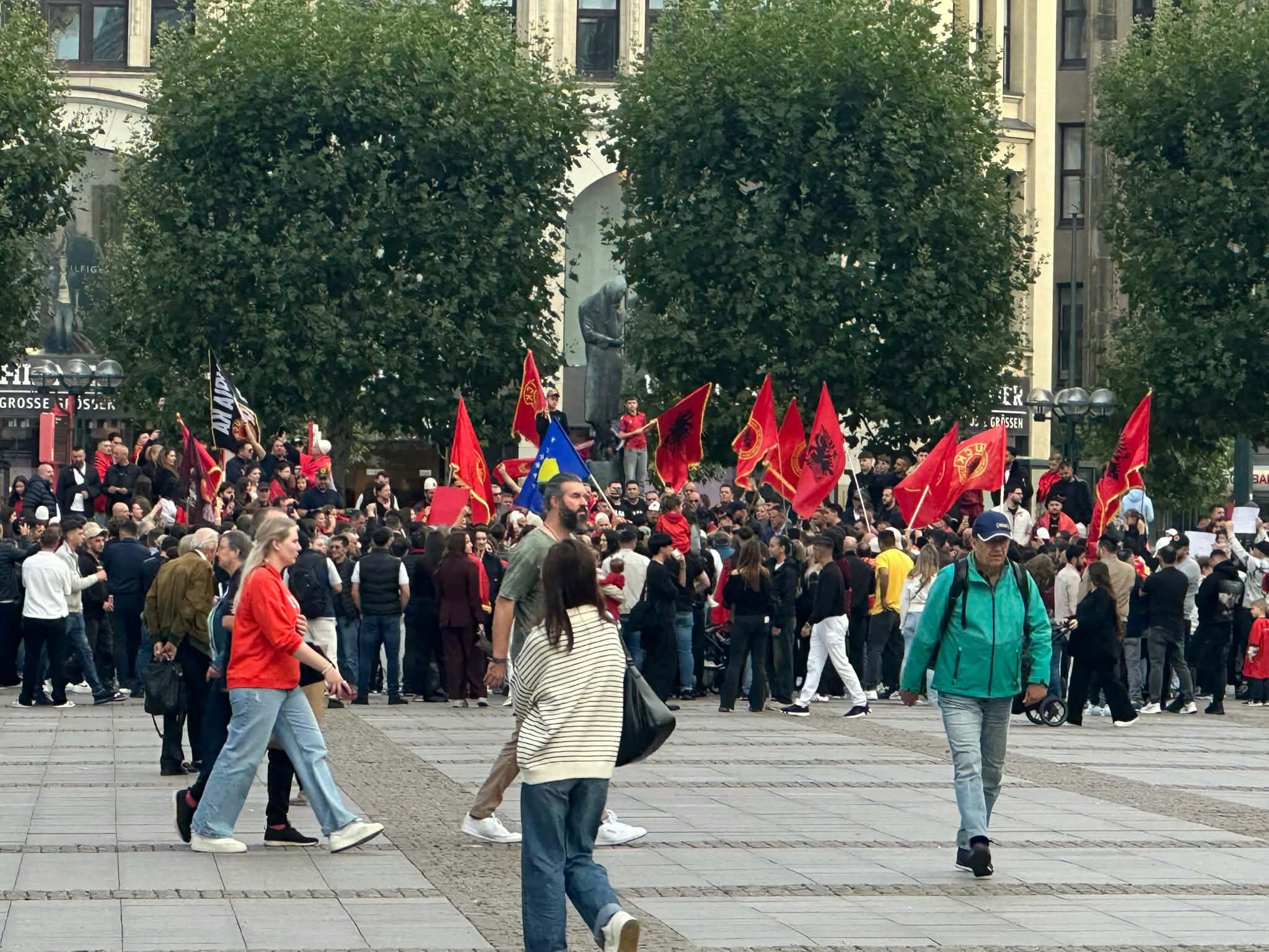 Foto: Protestë e madhe në Hamburg kundër aktgjykimit të Gjykatës Speciale