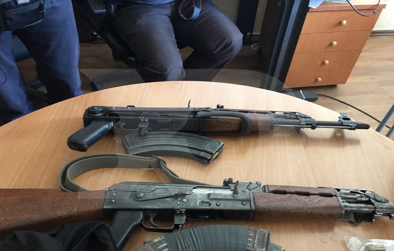 Foto: I dënuari për përdorim të armës arrestohet në Pejë