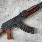 Foto: Videoja e vjetër rikthen hetimet për të shtënat me AK-47 në Klinë
