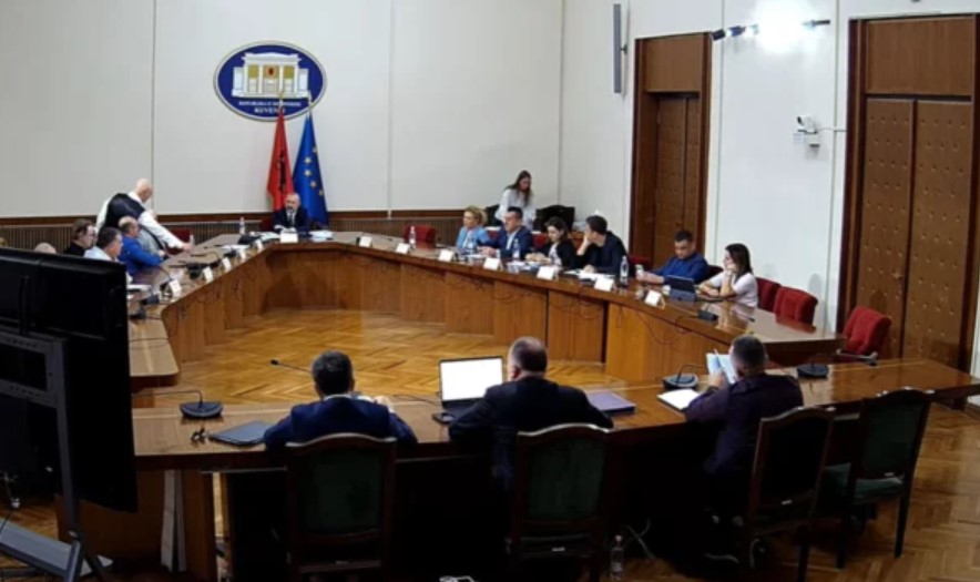 Arrestimi i Vlora Hysenit ndez përplasjen në komisionin parlamentar