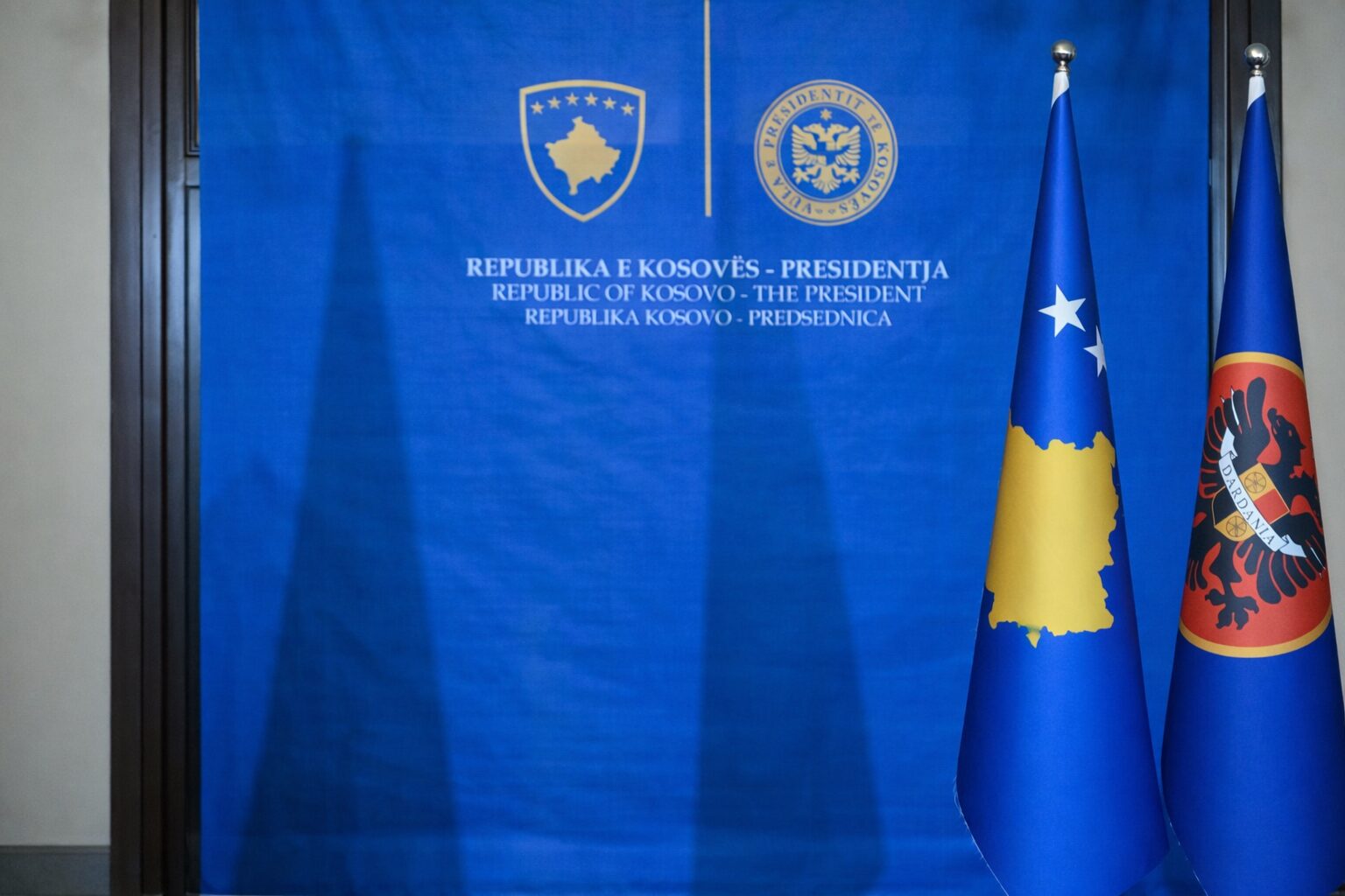 Tërhiqet kandidatura e pestë, gara për president mbetet e hapur