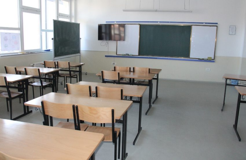 Ora e parë në shkollat e Prishtinës i kushtohet UÇK-së