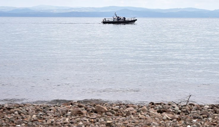 Një i vdekur dhe 25 të zhdukur pas fundosjes së varkës pranë Kretës