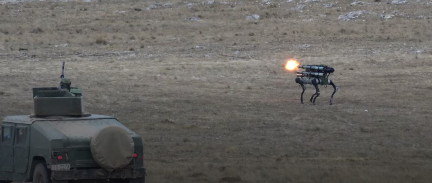 Robotët e armatosur shfaqen në stërvitjen serbe, dy javë pas fabrikës kineze