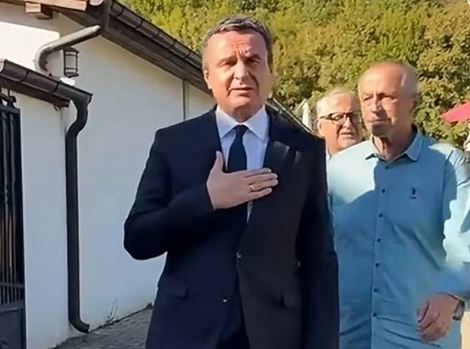 Kurti viziton familjen e Laurent Krasniqit pas vdekjes tragjike