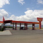 Foto: Sulmi me thikë te “Fer Petrol” në Skenderaj, dy të dyshuarit në paraburgim
