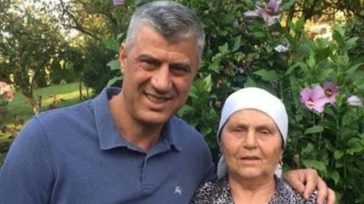 Nëna e Hashim Thaçit nuk e di se sot shpallet vendimi në Hagë