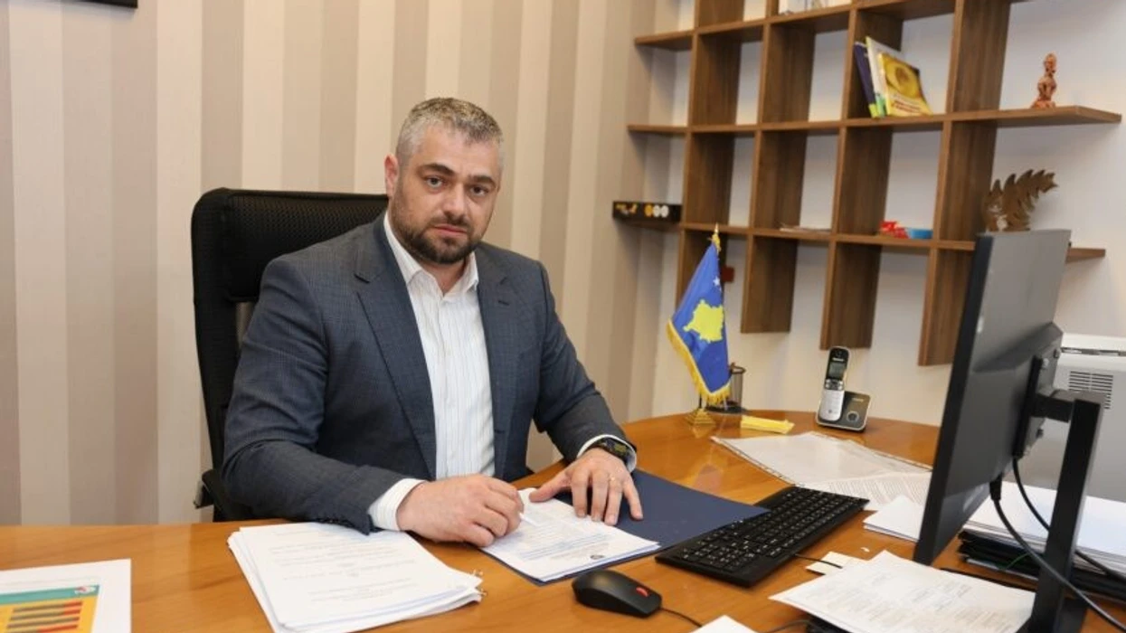 Foto: Andin Hoti: Do ta votoja “me dy duar” zhbërjen e Gjykatës Speciale
