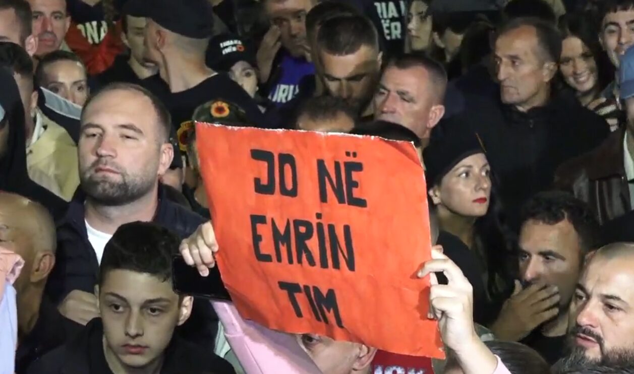Selam nga Haga, protesta vazhdon sonte në sheshin e Prishtinës