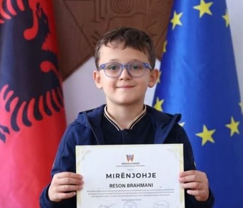 Foto: Nxënësi nga Gjilani renditet i treti në botë në matematikë