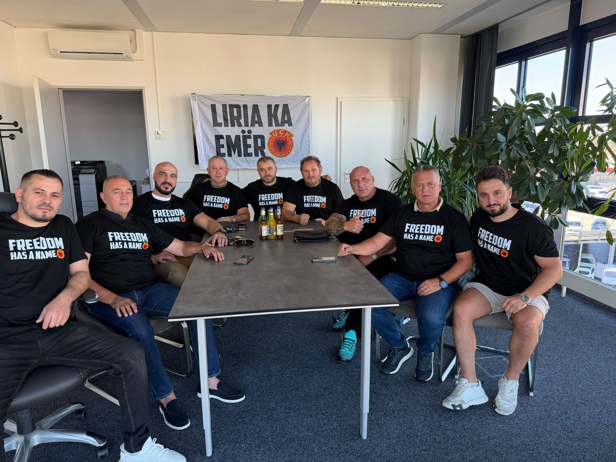 Mërgata niset drejt Hagës para vendimit për ish-krerët e UÇK-së