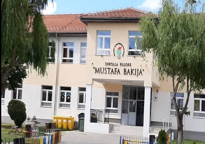 Prindërit kundërshtojnë ndryshimin e mësueseve pas tri javësh në Gjakovë
