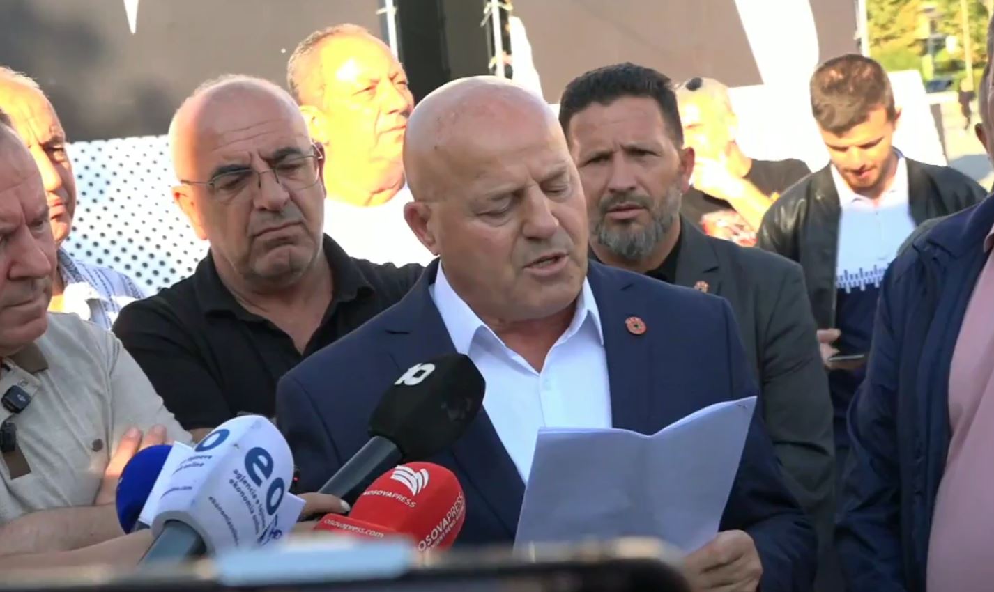 Foto: Organizatat e dala nga lufta thërrasin protestë nesër në Prishtinë