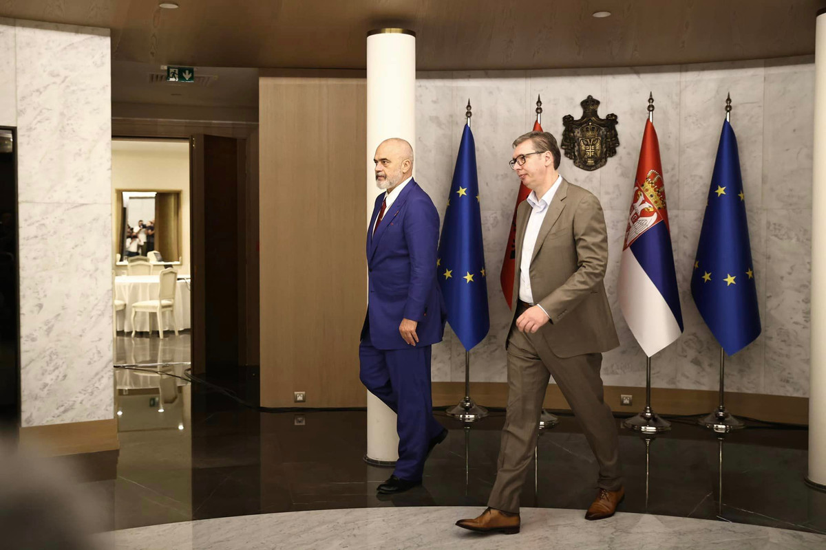 Foto ilustruese: Vuçiqi largohet nga presidenca serbe, dorëheqjen e dha më 27 shtator