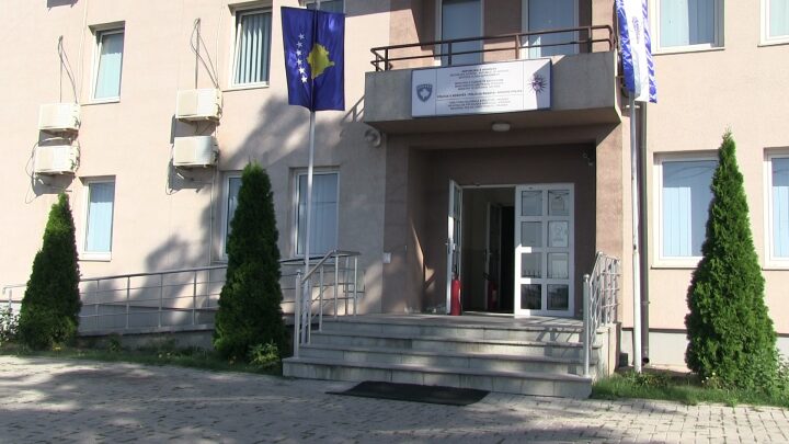17-vjeçari largohet nga stacioni policor në Prizren, policia në kërkim
