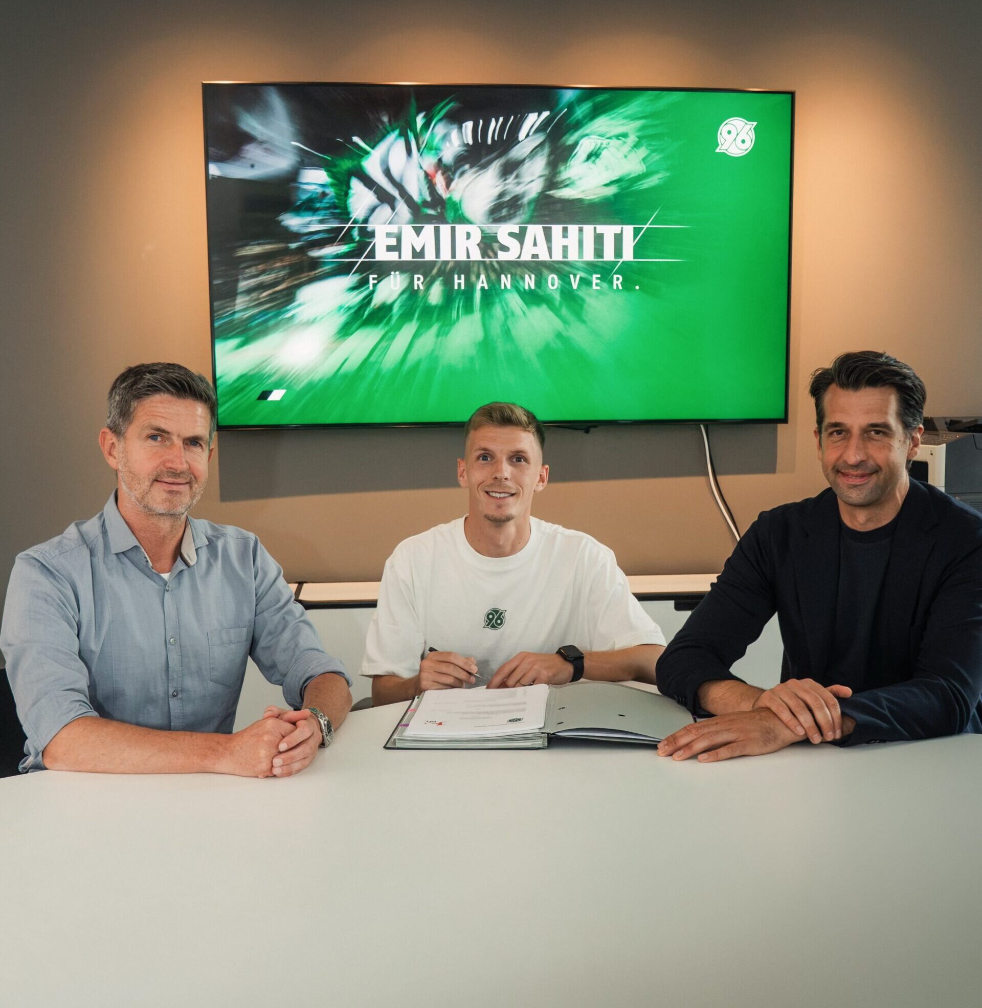 Emir Sahiti largohet nga Hamburgu dhe transferohet te Hannover 96