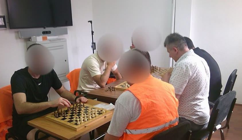Turniri i parë i shahut zhvillohet në Qendrën e Paraburgimit në Mitrovicë