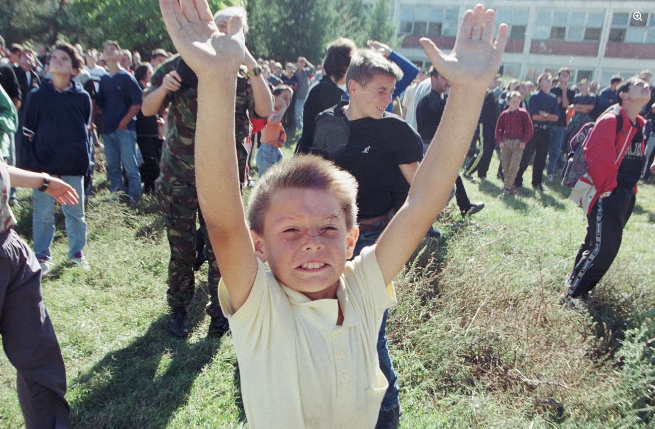 UNMIK publikon një fotografi të rrallë nga Kosova e vitit 1999
