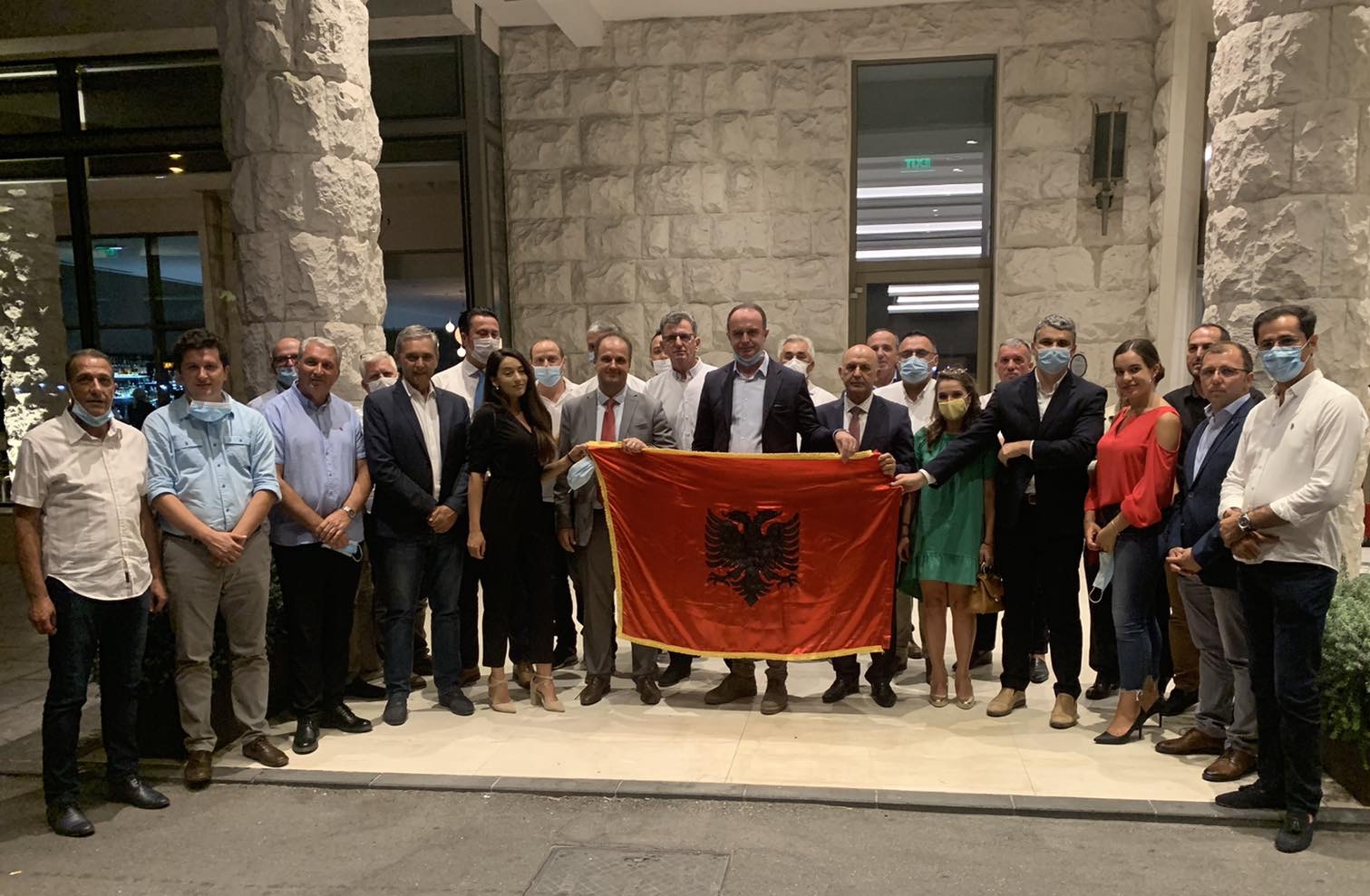 Foto: Koalicioni Shqiptar dorëzon listën e përbashkët zgjedhore në Serbi