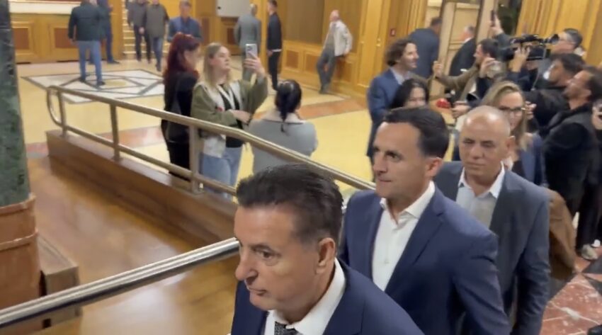 Foto: Deputetët mblidhen në Kuvend pas qëndrimit të Hamzës për Presidente