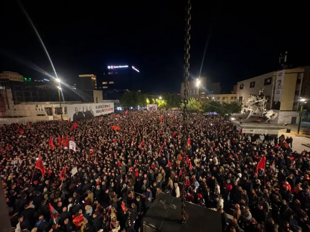 Foto: Protesta e 19-të sonte në Prishtinë, nesër Ligji për Specialen në Kuvend