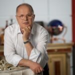 Foto: Dy prona të Ramiz Kelmendit sulmohen me mjete ndezëse në Pejë