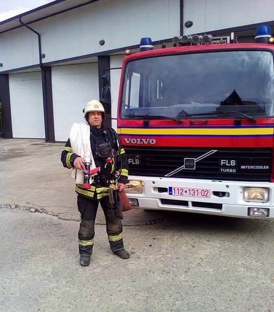 Zjarrfikësi tregon si u lëndua gjatë një zjarri të madh në Prishtinë